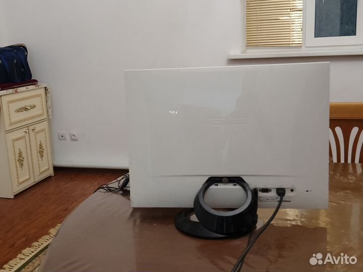 Монитор Asus