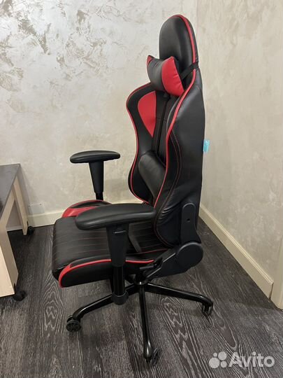 Игровое компютерное кресло