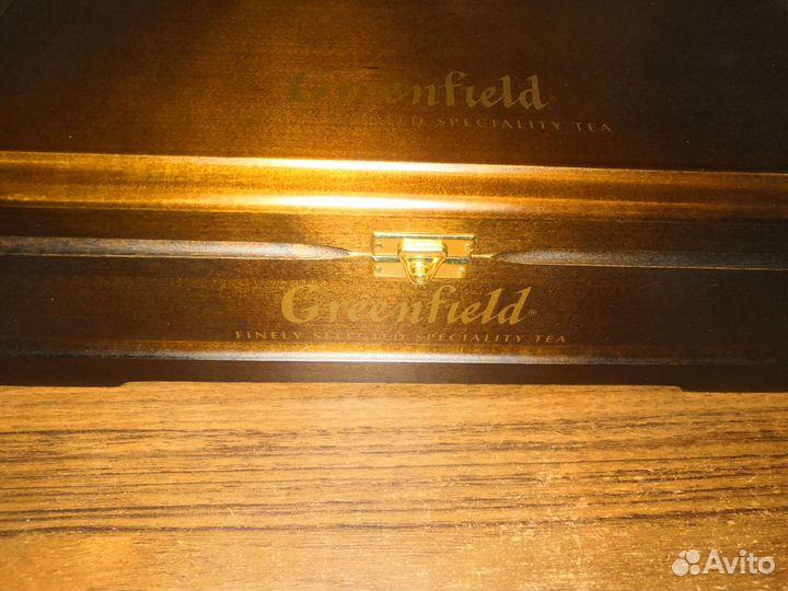 Деревянная шкатулка