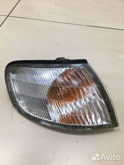 Указатель поворота белый правый Nissan Almera