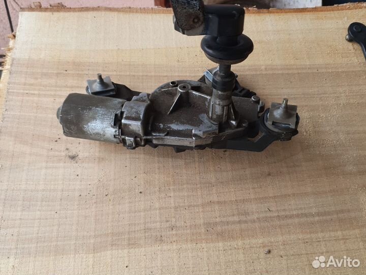 Моторчик с дворником на Ford C max 2004 года