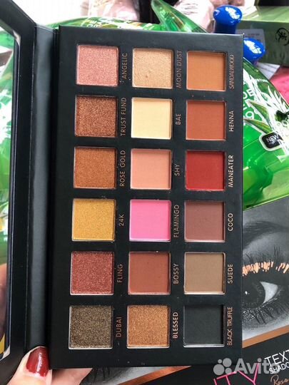 Тени для век Huda Beauty