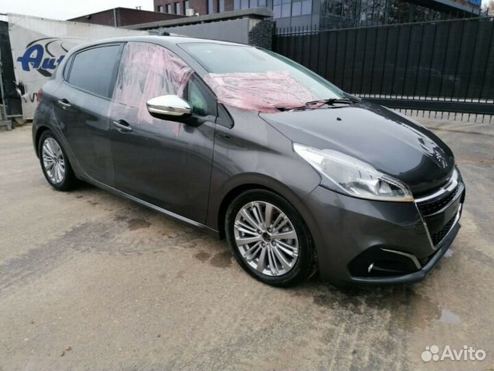 Peugeot 208 рестайлинг 2015-2019г на запчасти