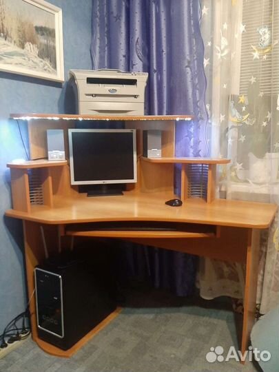 Компьютерный стол