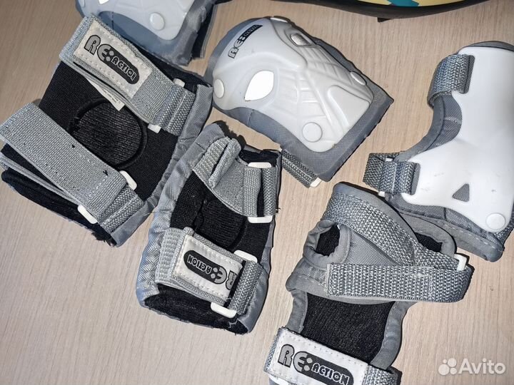 Защита детская шлем налокотники наколенники