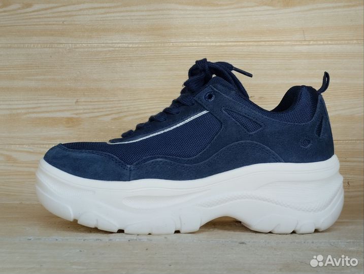 Размер 37. Кроссовки (весна)