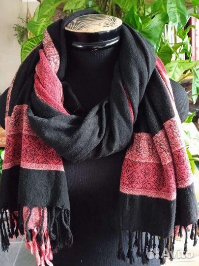 Палантин - шарф, материал - точкая шерсть, б/у