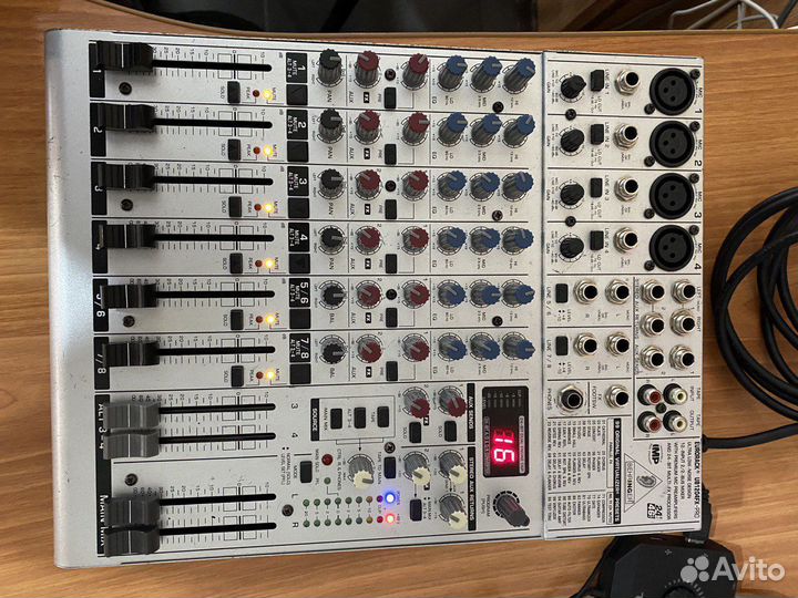 Микшер - behringer ub1204fx pro
