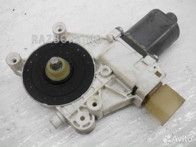 Моторчик переднего левого стеклоподъемника