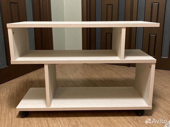 Полка, белая тумбочка на колесах