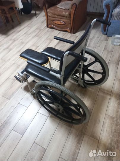 Кресло коляска для инвалидов