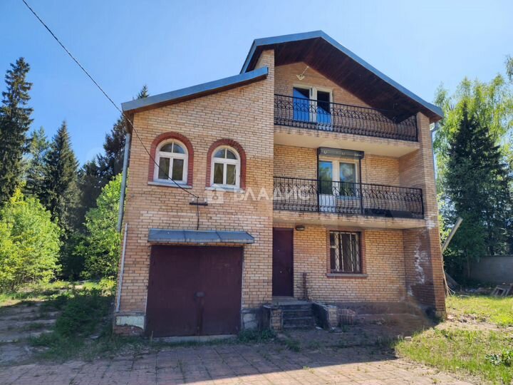 Дом 308,9 м² на участке 12,6 сот.