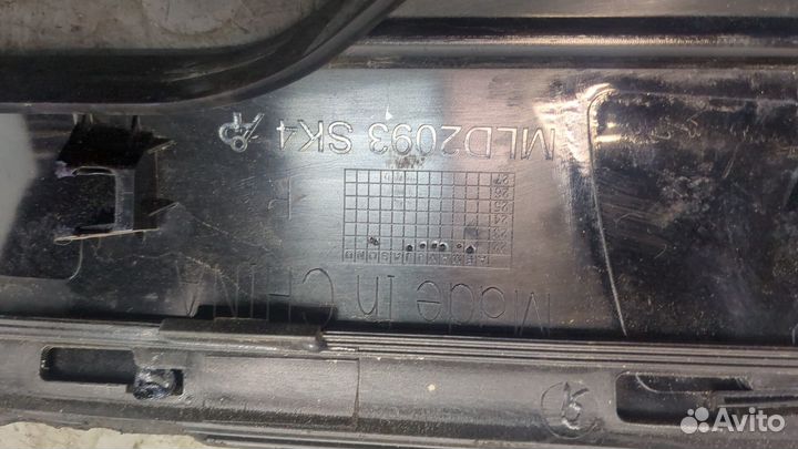 Молдинг стекла правое переднее Ford Explorer, 2016