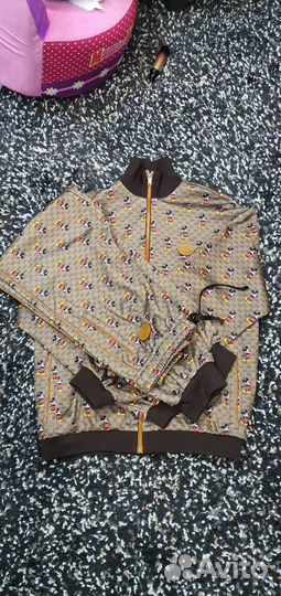 Спортивный костюм женский