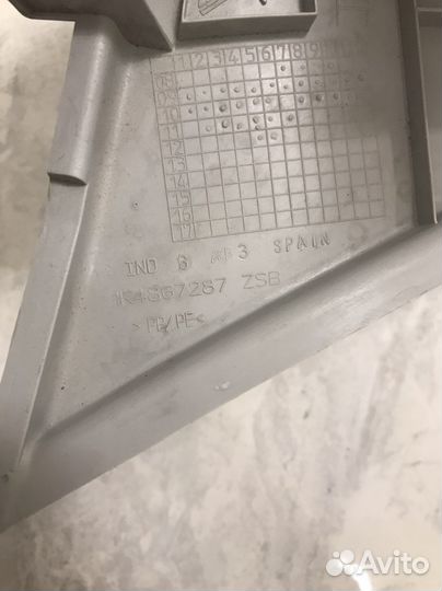 Обшивка задней левой стойки Golf 6