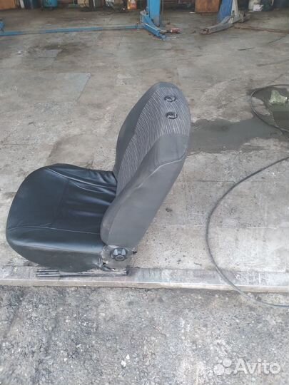 Передние правое на рено Логан