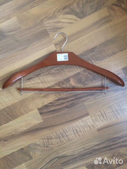 Вешалки для верхней одежды