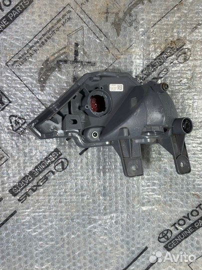 Противотуманная фара задняя левая Toyota Rav4 XA40