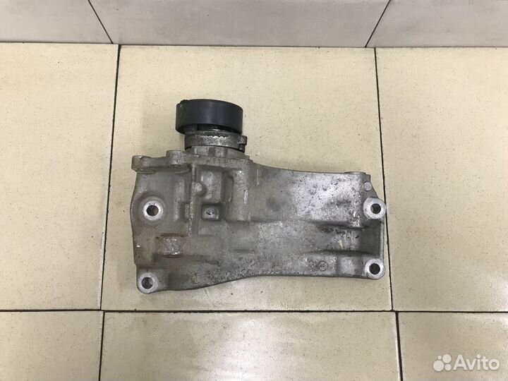 Кронштейн генератора Octavia (A4 1U) 2000-2011