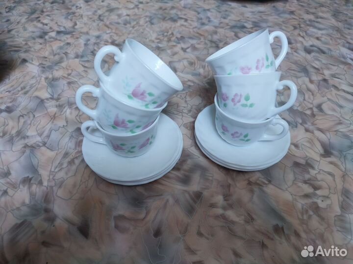 Набор чашек с блюдцами