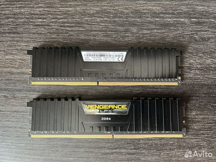 Оперативная память Corsair Vengeance LPX16gb DDR4