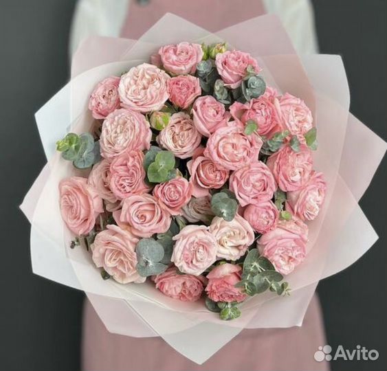 Букет из пион роз и эвкалипта