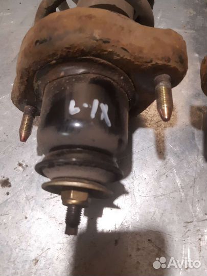 Задние стойки амортизатора на Mitsubishi lancer 9