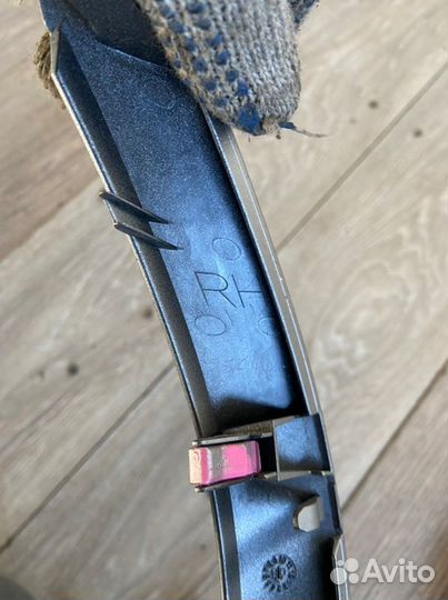 Накладка на торпедо передняя правая Toyota Auris