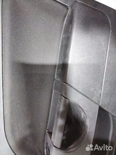 Обшивка двери передняя правая Ford Fiesta 2008