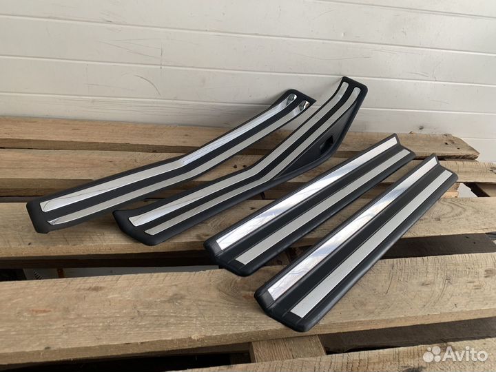 Накладки на пороги в салоне BMW E46 седан