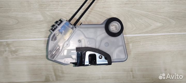 RAV4 -5 Замок двери передний правый Оригинал 19-23