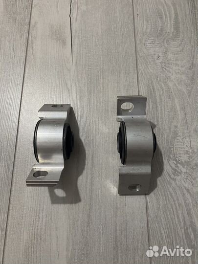 Задние втулки volvo XC90 31277898 и 31277897