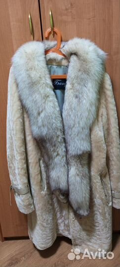 Шуба мутоновая с песцовым воротником
