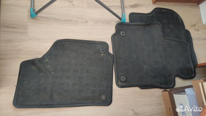 Автомобильные коврики резиновые бу