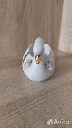 Статуэтки лебеди