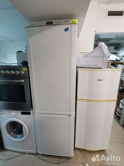 Белоснежный как новый холодильник Samsung