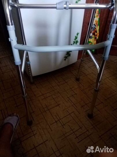 Ходунки и костыли для взрослых