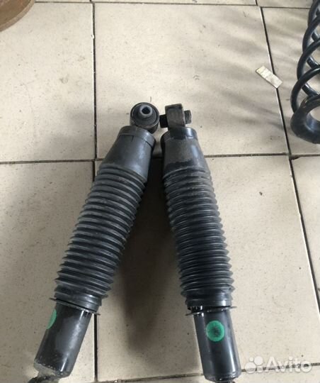 Амортизатор задний Kia Rio 3 Hyundai Solaris