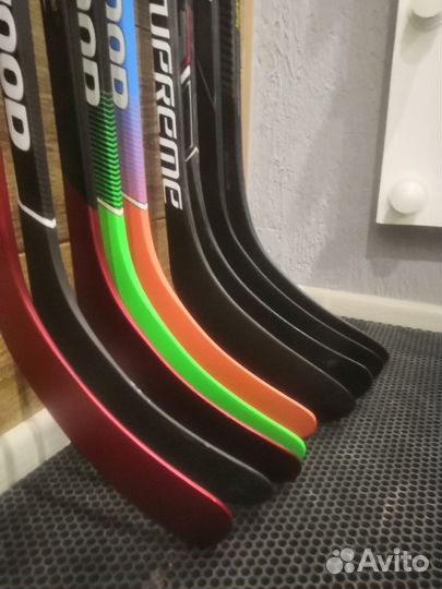 Хоккейные клюшки в правом хвате в наличии