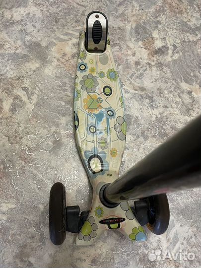 Самокат трехколесный