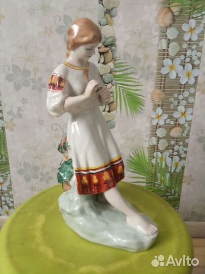 Статуэтка гадание на ромашке