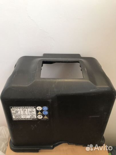 Крышка акб Golf 4, Skoda Octavia Tour