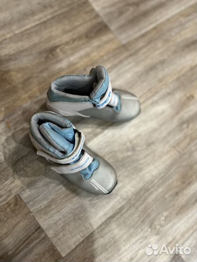 Лыжные ботинки трек 33 р