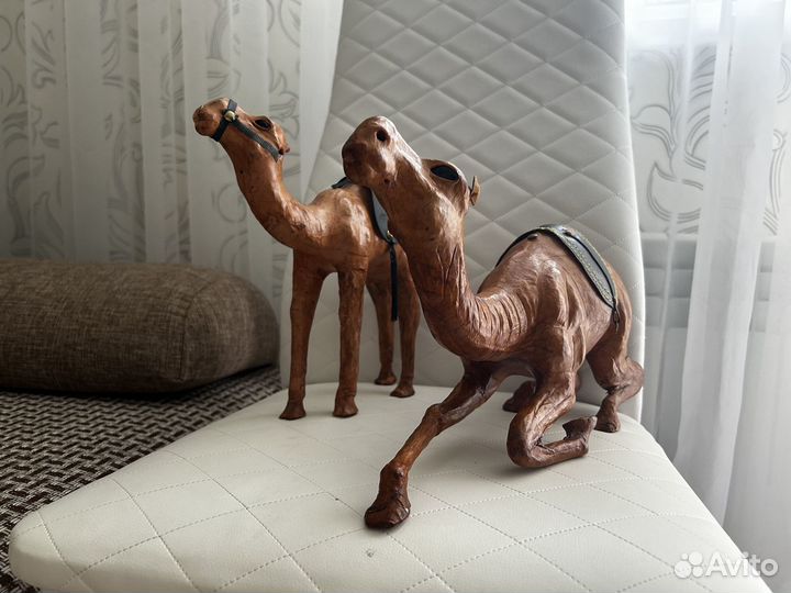 Статуэтки (верблюдов)