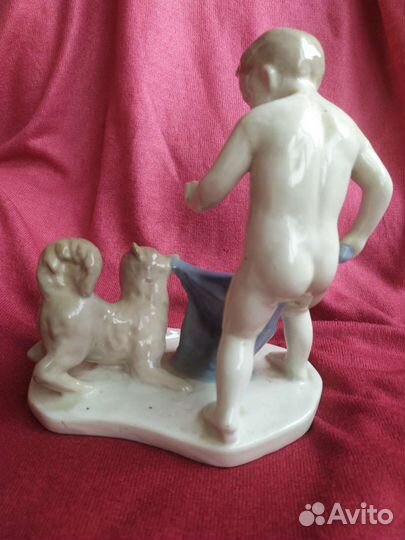 Фарфоровые статуэтки СССР Мальчик с собакой