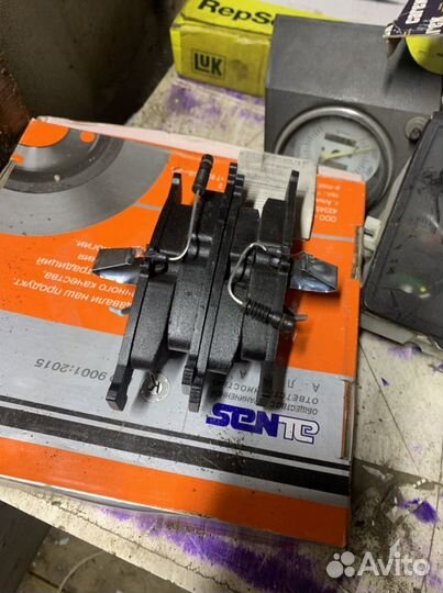 Новые передние колодки mercedes 202 210