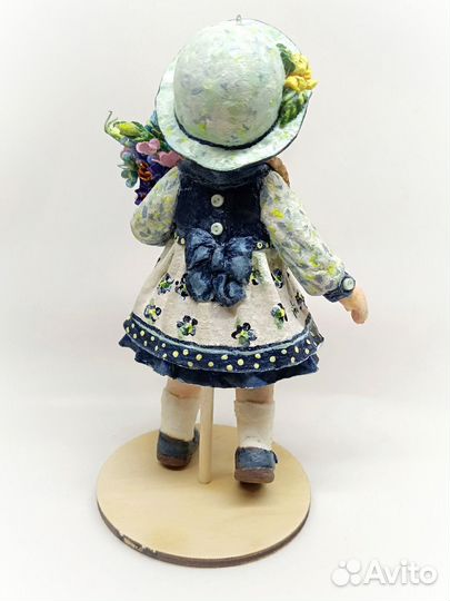 Ватная девочка с цветами