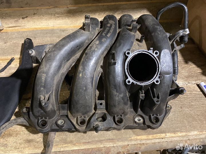 Впускной коллектор Volkswagen Polo
