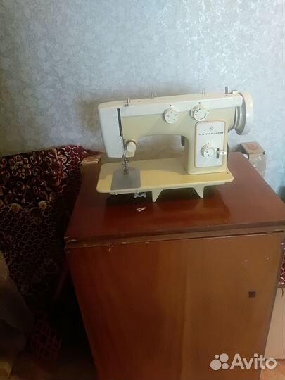 Продам швейную машинку