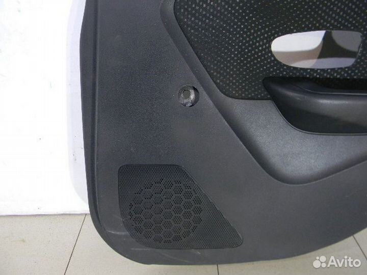 Обшивка двери задней правой